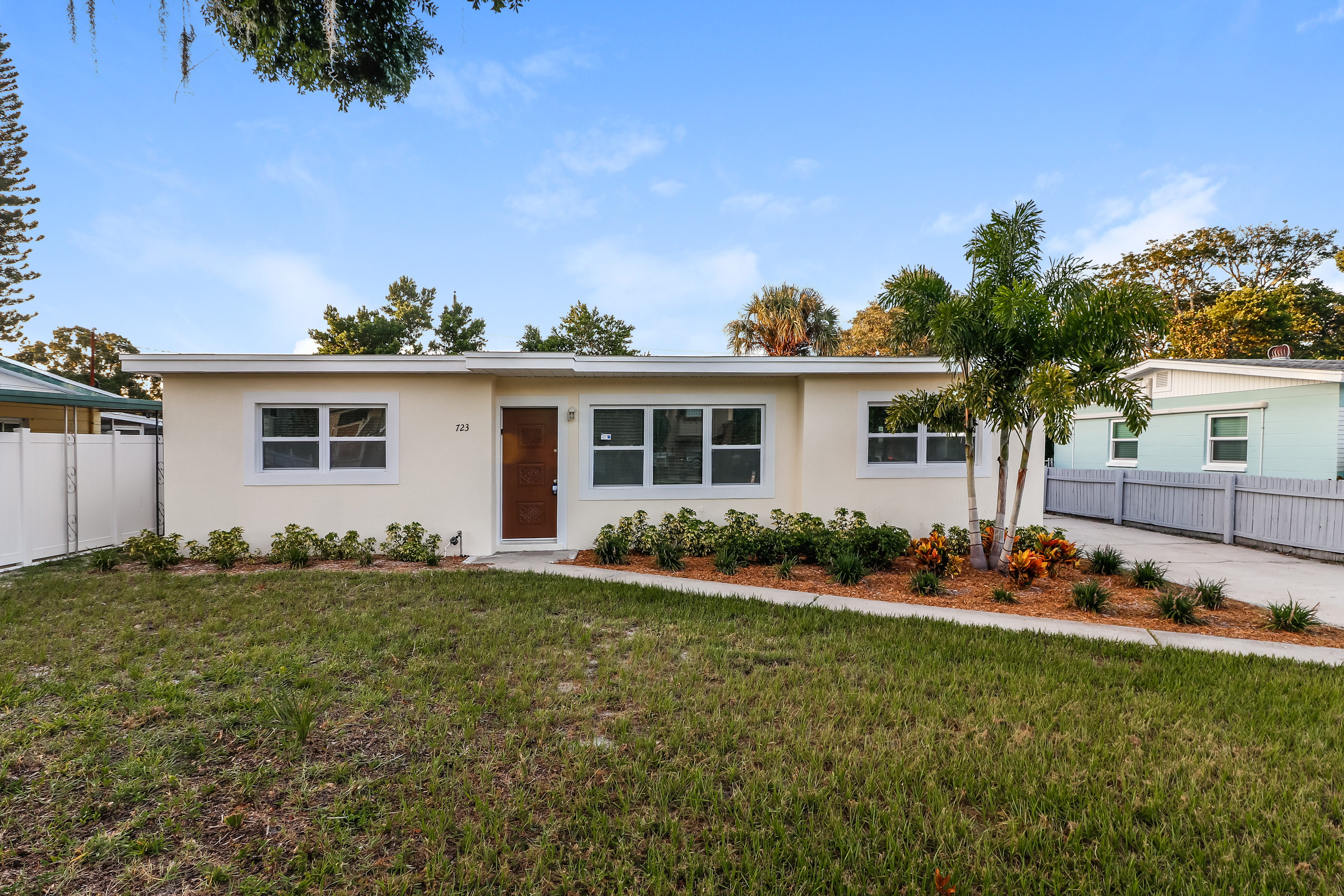 723 Sunset Dr Tarpon Springs, FL 34689